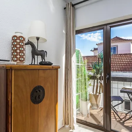 Daire Gomes Freire With Balcony