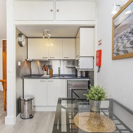 Gomes Freire With Balcony Daire Cascais